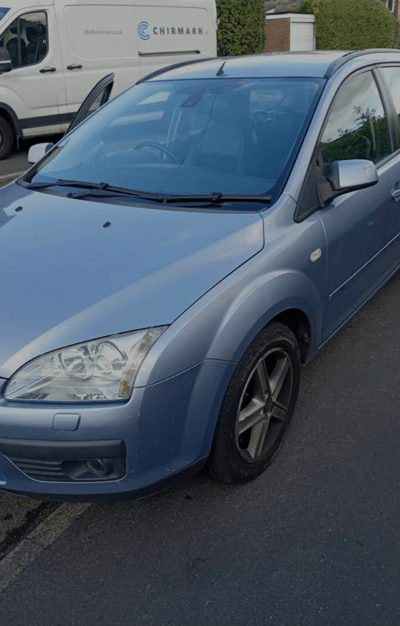 Brand new windscreen perfectly installed on silver Ford Focus after FixGlass replacement